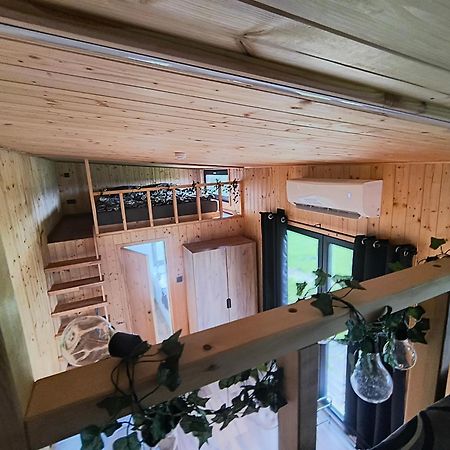 הוילה Tiny House Chvalčov מראה חיצוני תמונה