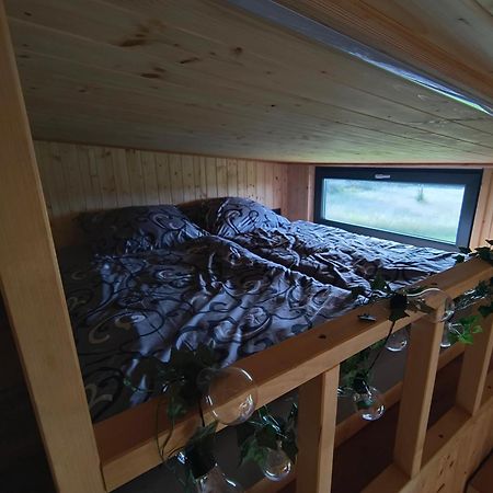 הוילה Tiny House Chvalčov מראה חיצוני תמונה