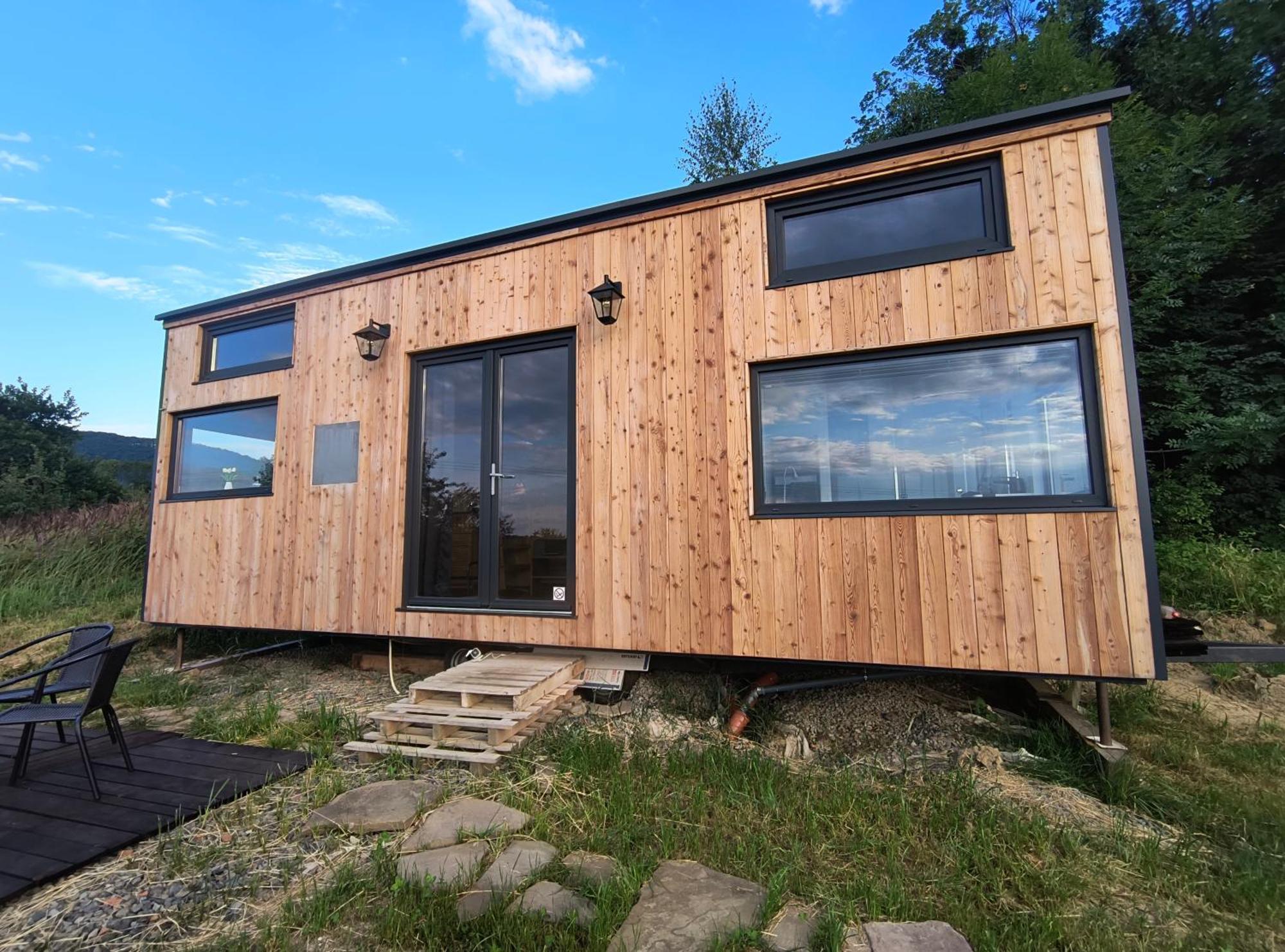 הוילה Tiny House Chvalčov מראה חיצוני תמונה