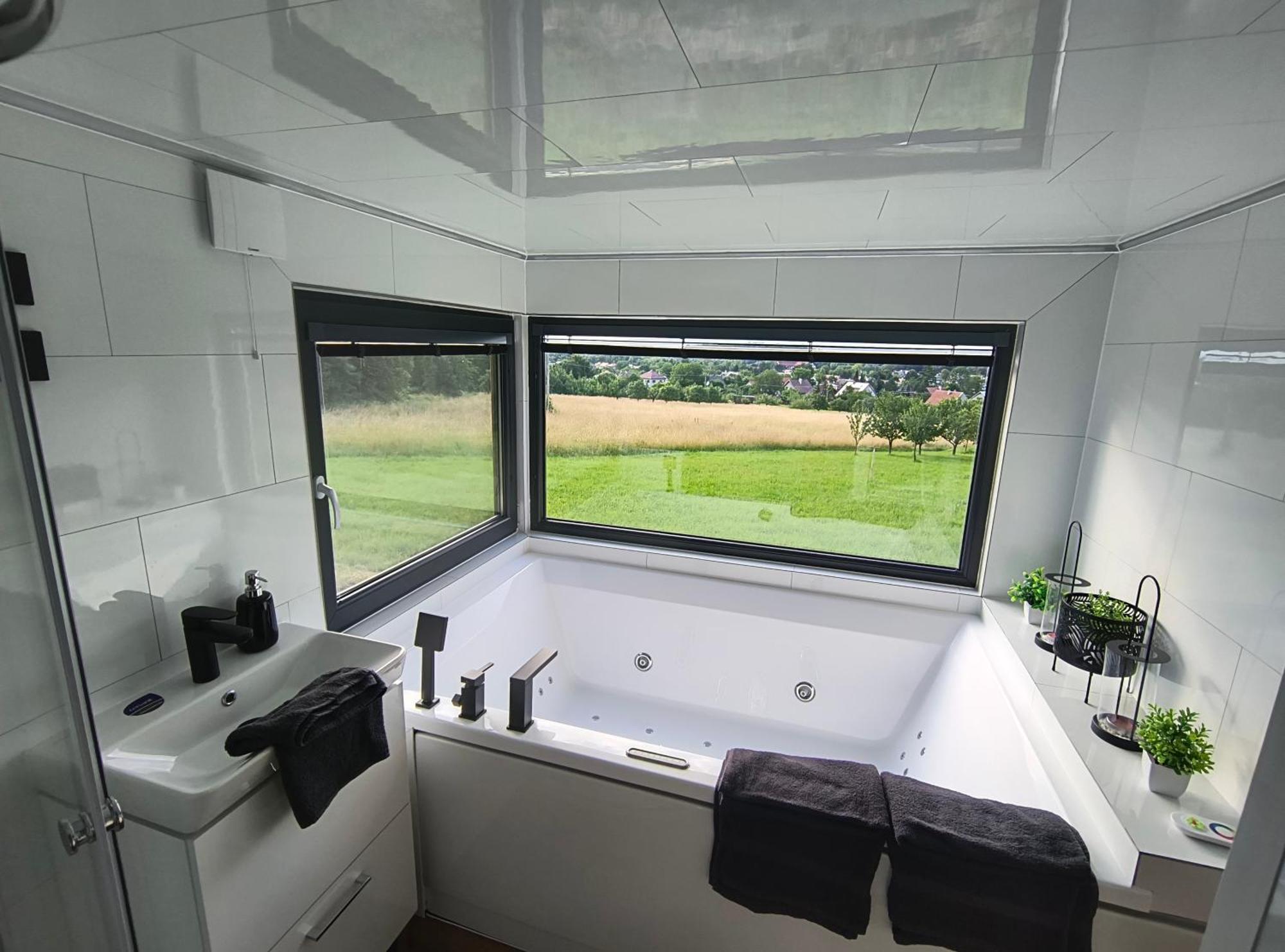הוילה Tiny House Chvalčov מראה חיצוני תמונה